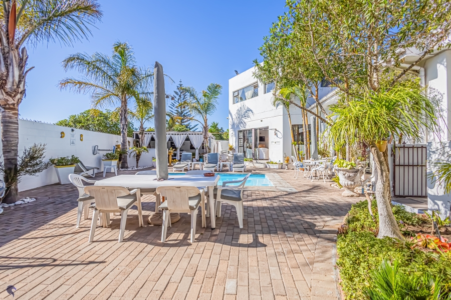 8 Bedroom Property for Sale in Country Club Western Cape